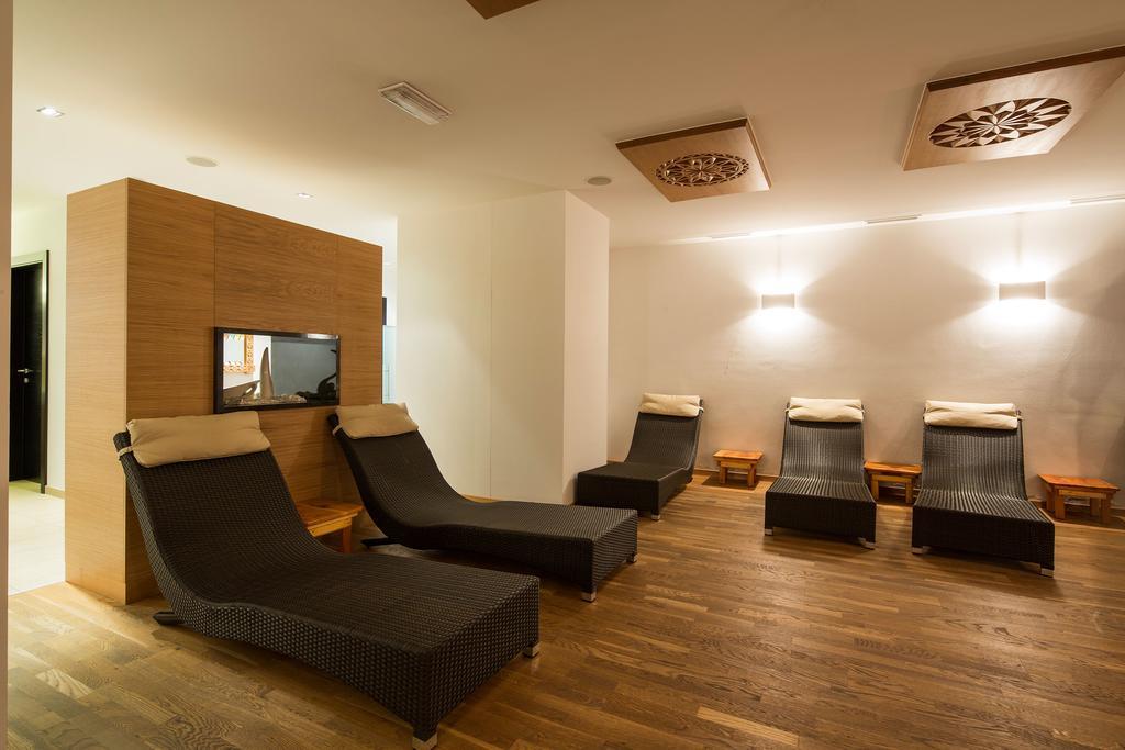 Hotel Rezia ラ・ヴィッラ エクステリア 写真