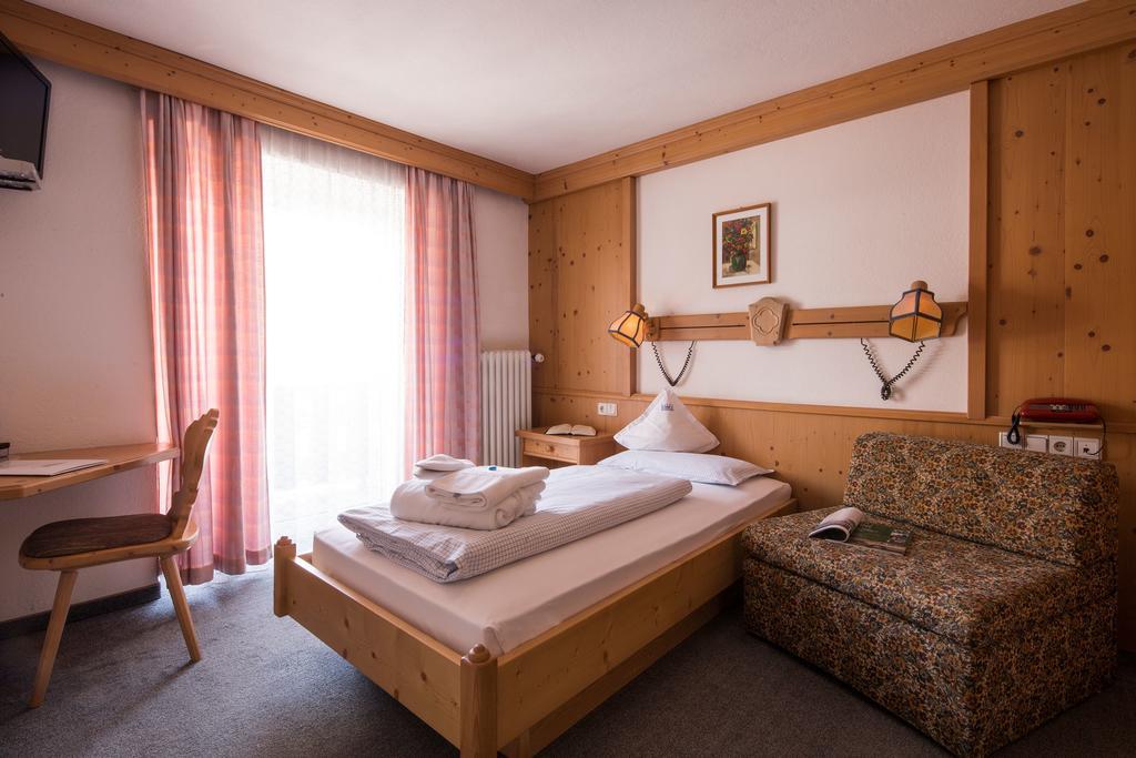 Hotel Rezia ラ・ヴィッラ エクステリア 写真