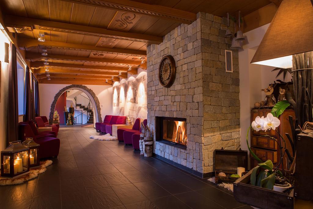 Hotel Rezia ラ・ヴィッラ エクステリア 写真