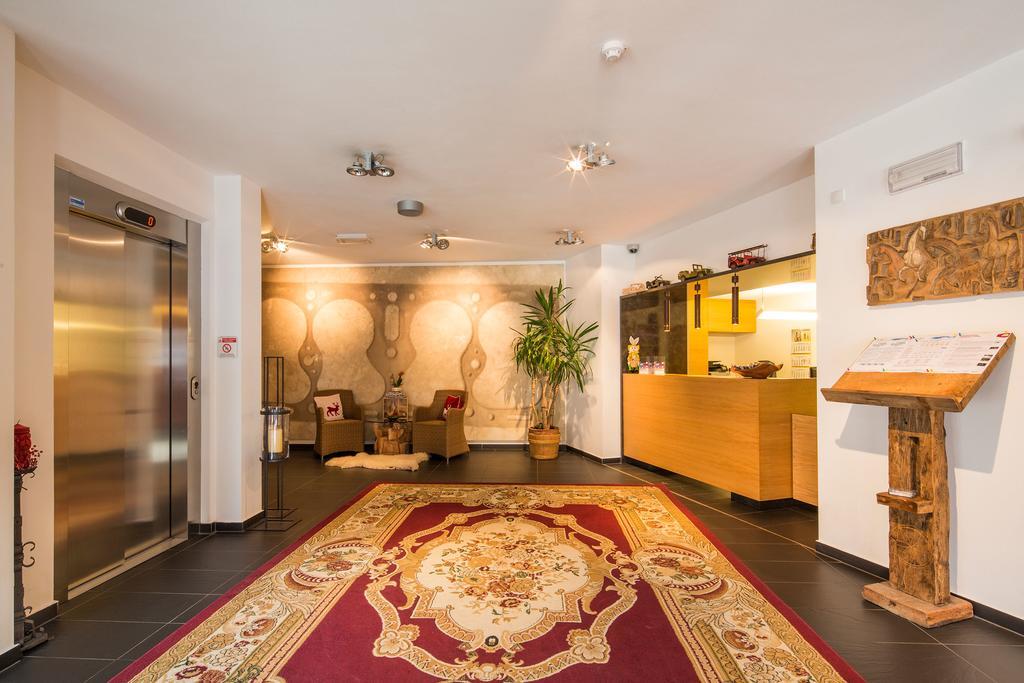 Hotel Rezia ラ・ヴィッラ エクステリア 写真